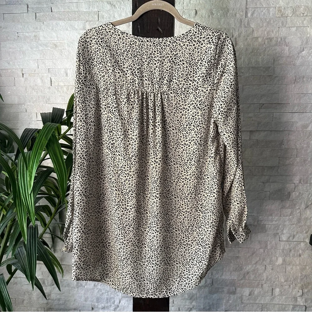 Chelsea & Theodore Animal Small Leopard Print Tan Black Blouse Size Small NWT - Picture 7 of 8
